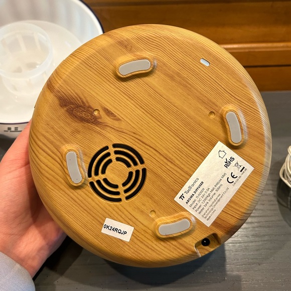 TaoTronics Essential Oil Aroma Diffuser with Remote - Picture 16 of 16